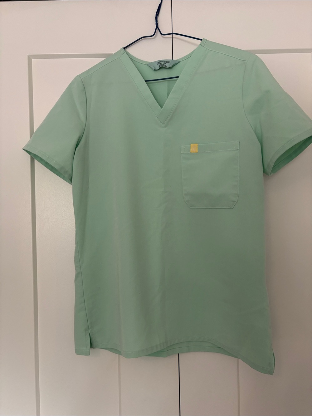 Garde-Malade Mint Green V-Neck Short Sleeve Scrub Top and Cargo Pants
